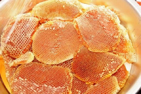 تصویر 4 از عسل کوهی بلوچستان برداشت شده از مراتع بکر جنوب شرق